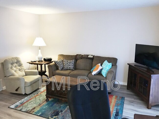 Building Photo - 400 S Saliman Rd