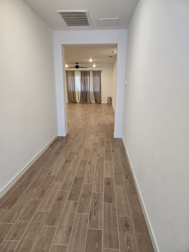 Building Photo - University Dr! Lemoore