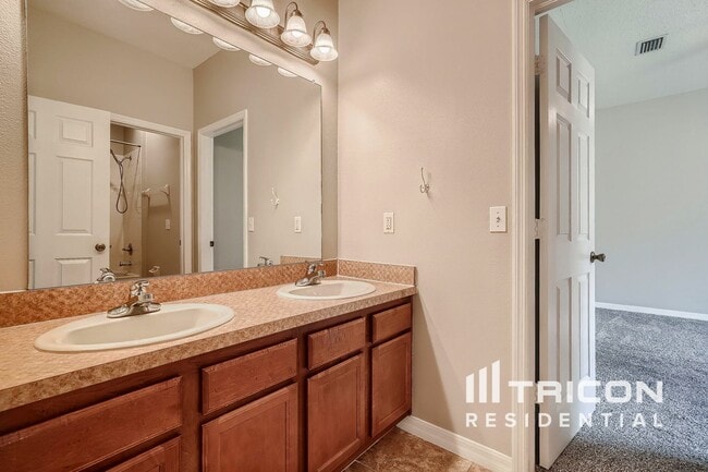 Building Photo - 11767 Summer Springs Dr