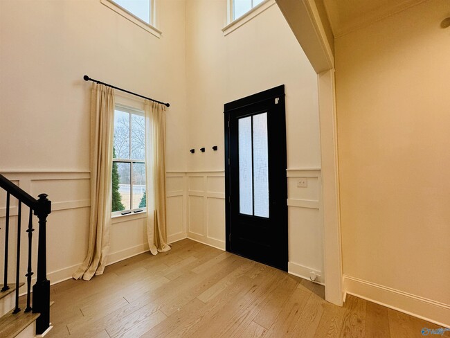 Foto del edificio - 329 Clift Home Pl Dr