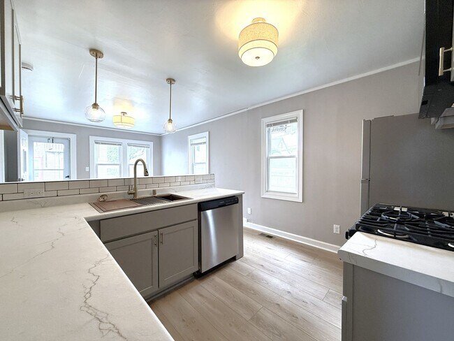 Foto del edificio - 323 N 59th St