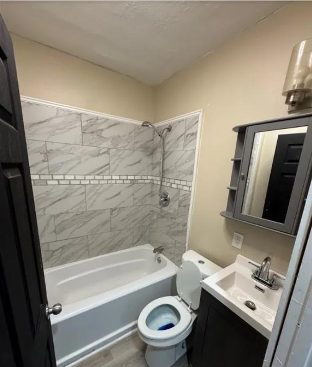 Foto del edificio - 14910 Kingsford Ave