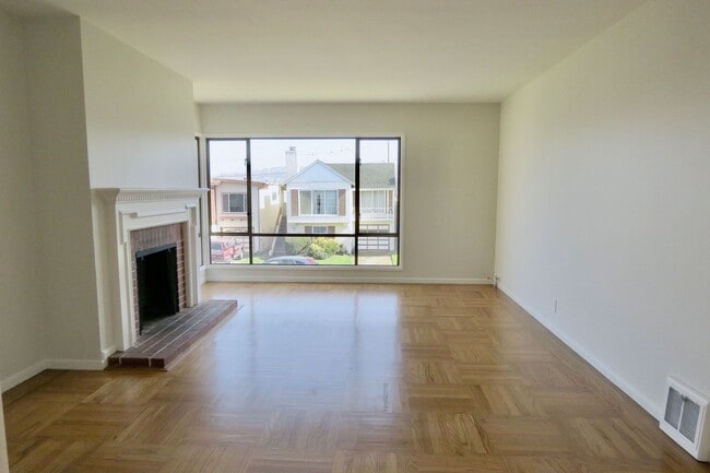 Building Photo - 52 Oakmont Dr
