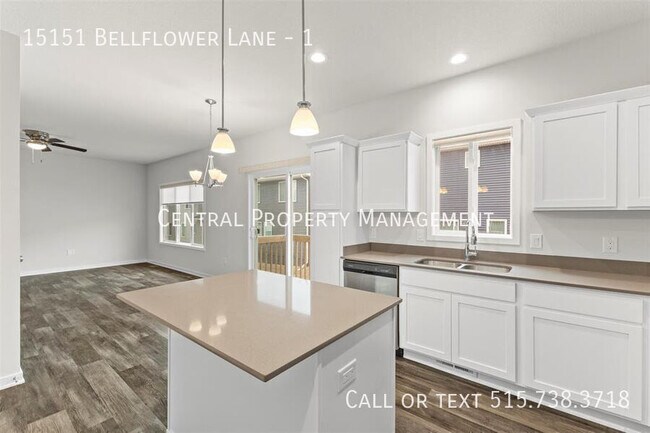 Foto del edificio - 15151 Bellflower Ln