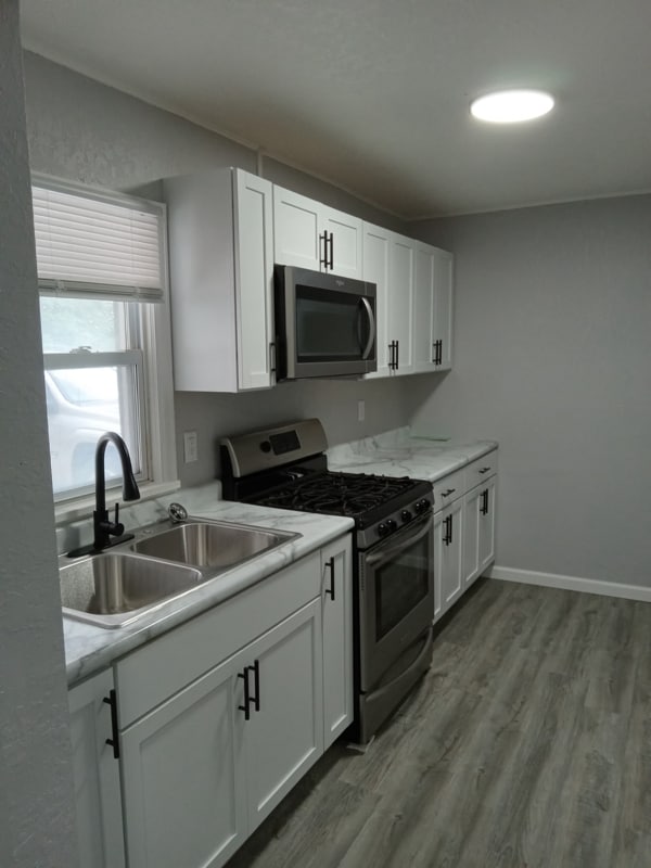 Building Photo - 835 US-20