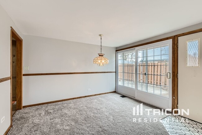 Building Photo - 5009 Elm Cir Dr