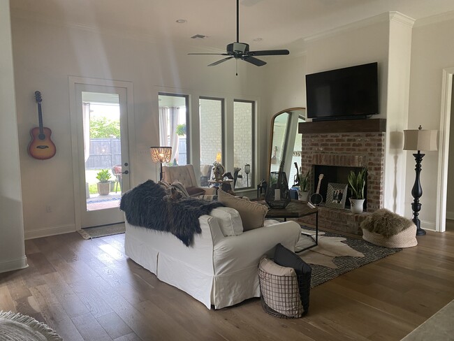 living room - 300 Channel Dr