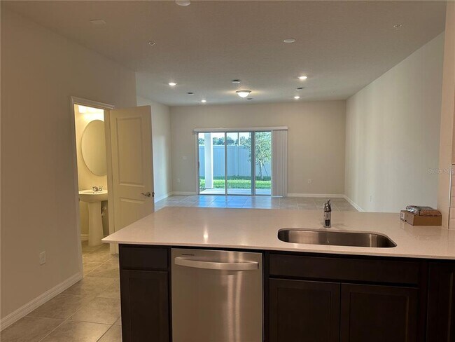 Foto del edificio - 3079 Emerald Acrs Ln