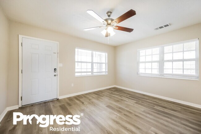 Building Photo - 5 Victoria Dr