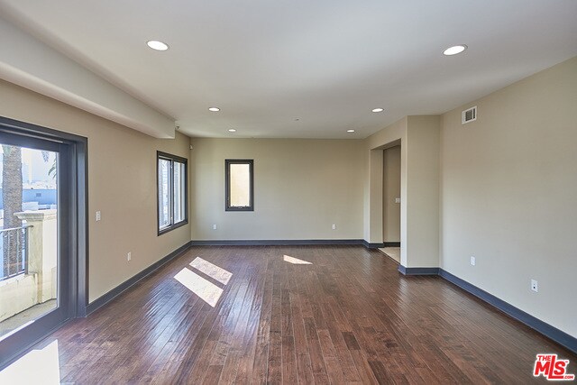 Building Photo - 155 N Hamilton Dr