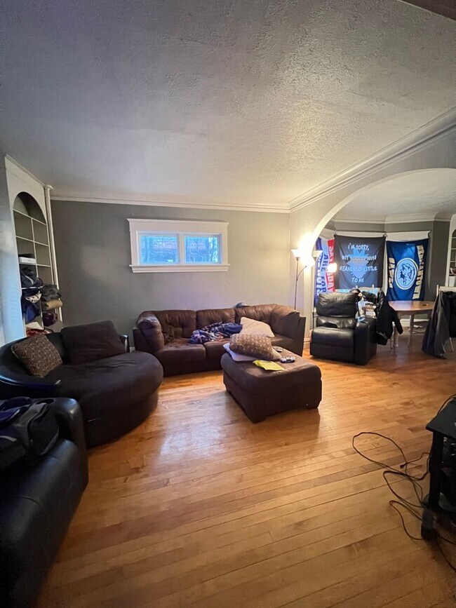 Foto del edificio - AVAILABLE NOW - Large 4 bedroom in Lakesid...
