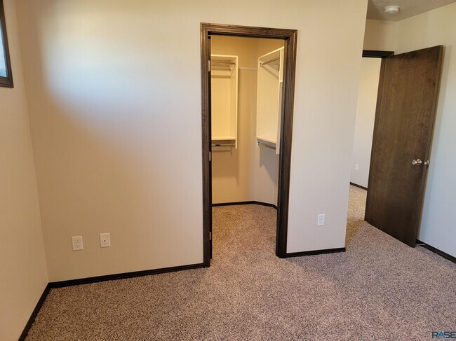 Building Photo - 6817 W Gresford Pl