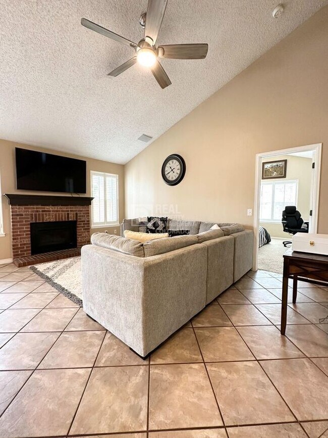 Foto del edificio - 9805 Foxhill Cir