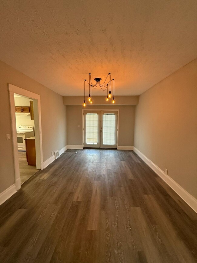 Foto del edificio - 1336 Thoreau Rd