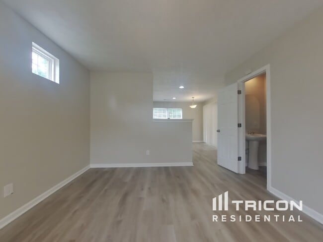 Foto del edificio - 134 Oak Grove Pl