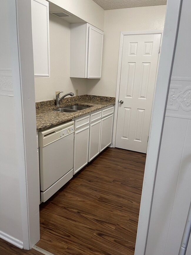 Foto del edificio - 4705 Diaz Ave