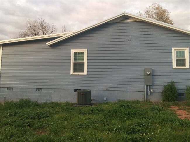 Building Photo - 231 S Retreat Rd