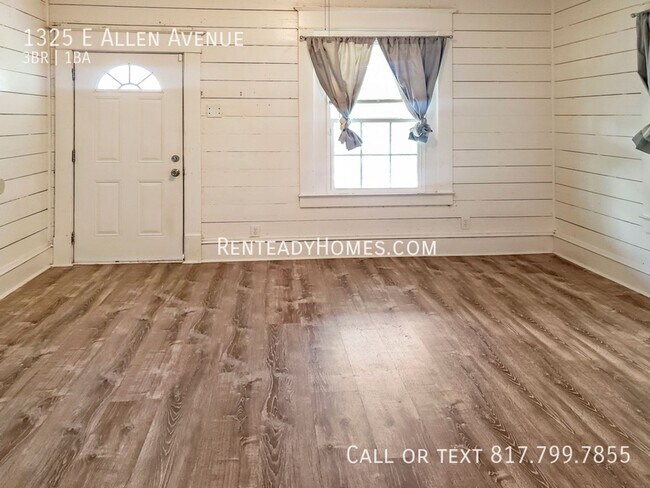 Building Photo - 1325 E Allen Ave