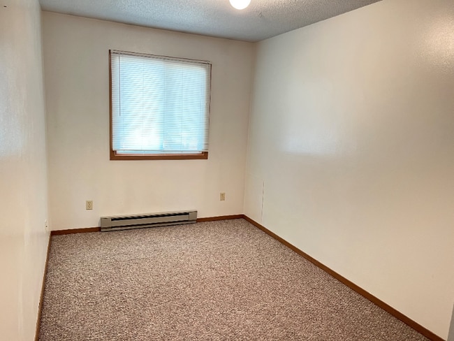 Building Photo - 1009 Boxelder Ave