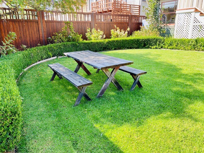 Foto del edificio - 1968 N Van Ness Ave