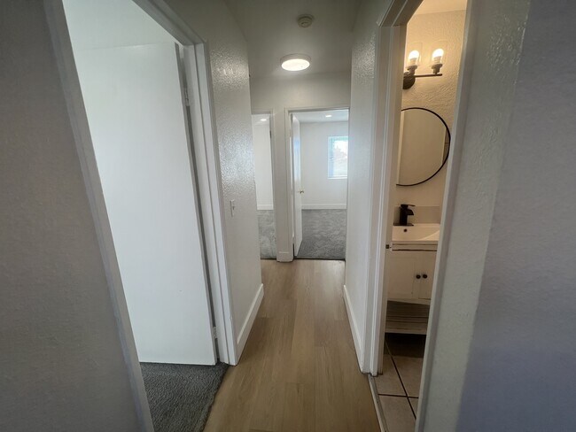 Foto del edificio - 3965 Logan Ave