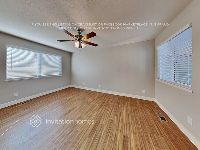 Foto del edificio - 5785 Grapevine Dr