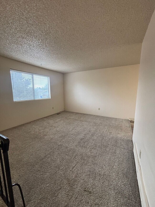 Foto del edificio - 3 Bed 1 Bath Home near Aeroplaza and Power...