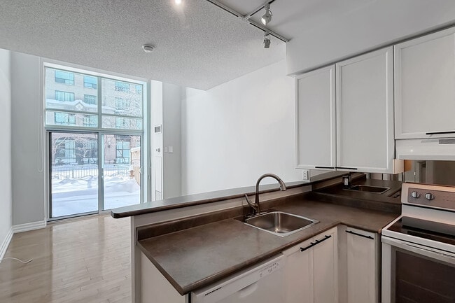 Building Photo - 109 Front St E