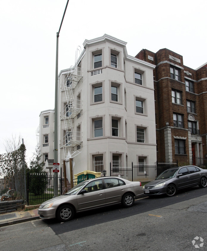Building Photo - Malcom Place