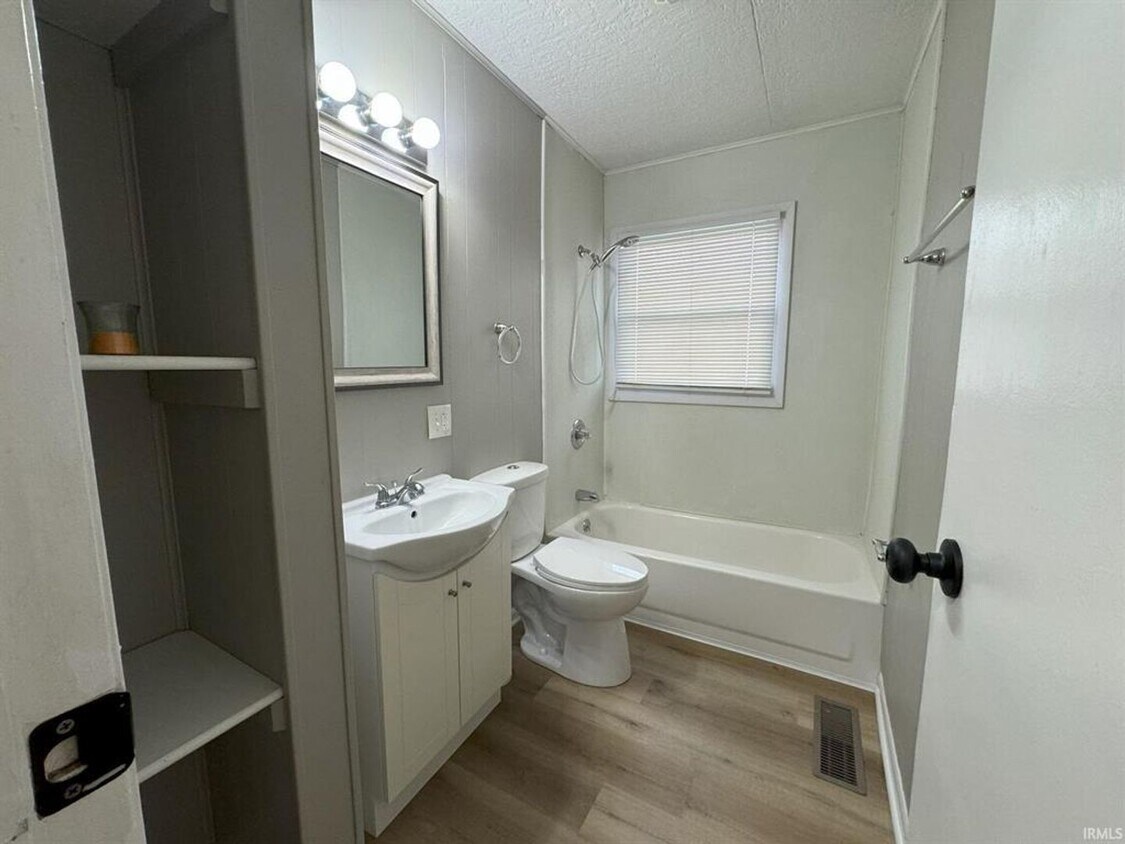 Foto principal - Northside Muncie 3-bedroom, 1-bath house $995