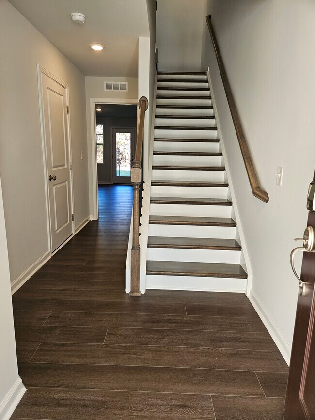 Foto del edificio - 530 Light Oak Way