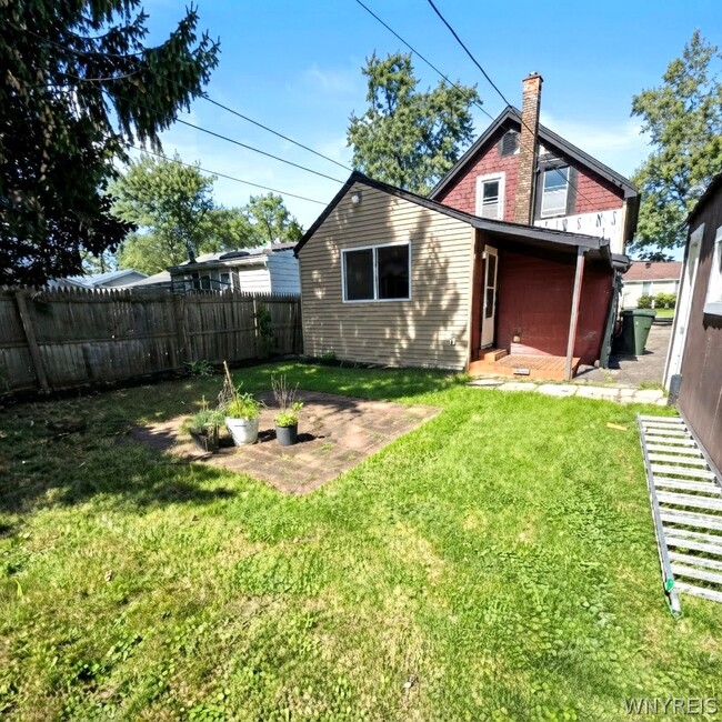 Building Photo - 833 Revere Ave