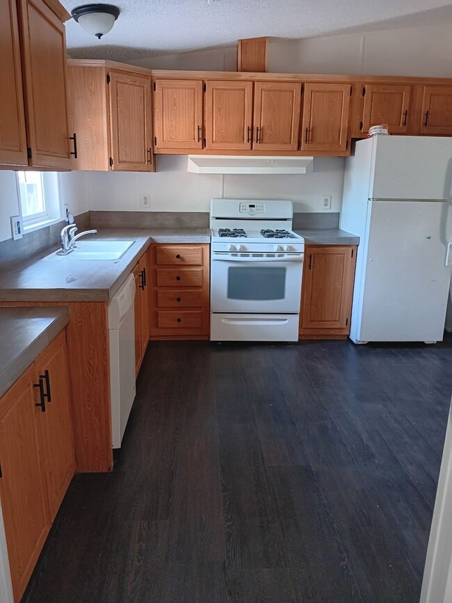 Building Photo - 821 Lancer Way