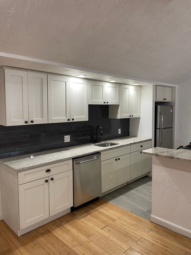 Building Photo - 241 Maverick St