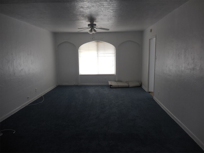 Building Photo - 812 W Yandell Dr