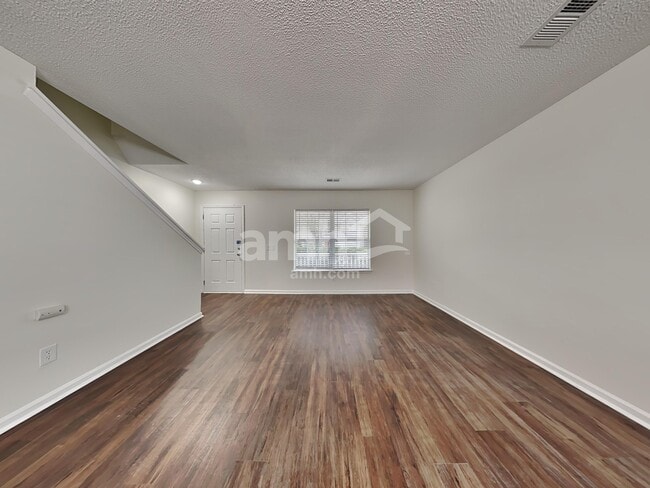 Building Photo - 125 Ducane St