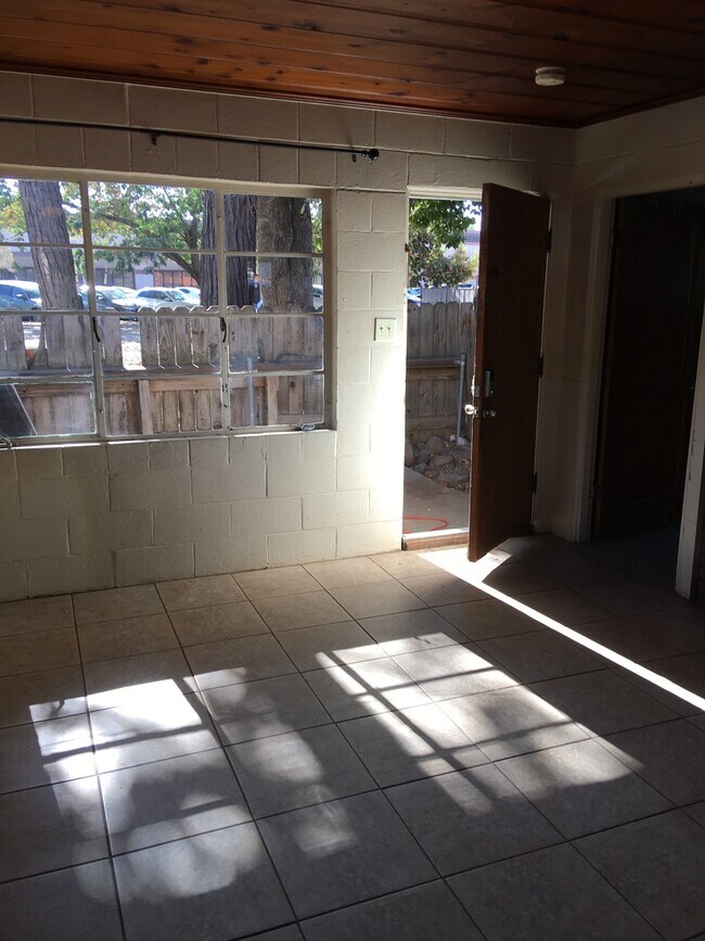 Building Photo - 1 Bedroom House in Marysville! AVAILABLE N...