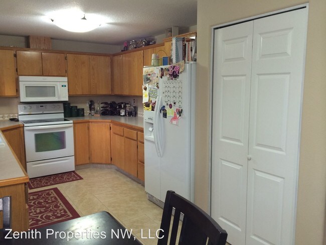 Building Photo - 8200 NE Snowberry Loop