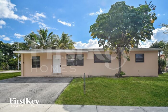 Foto principal - 4260 SW 18th St