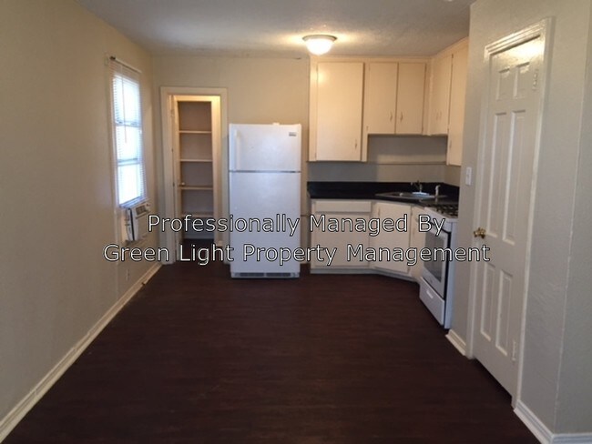 Building Photo - 5621 Ezell St