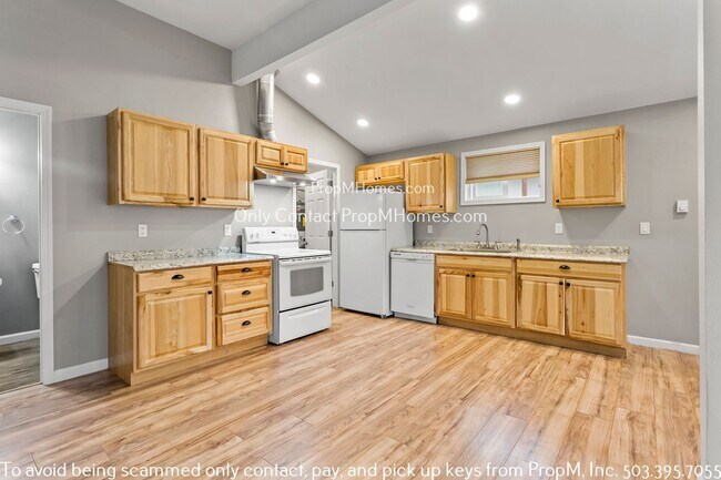Building Photo - Beautiful Oasis in Vibrant Lents District!...