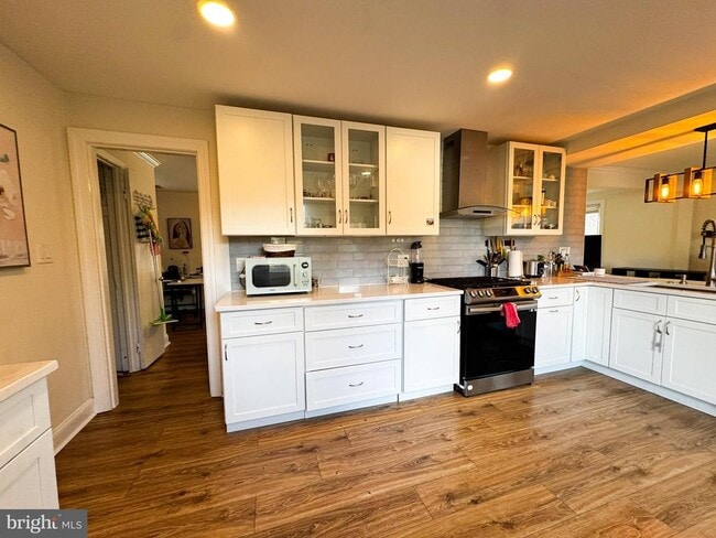 Foto del edificio - 10712 Warwick Ave