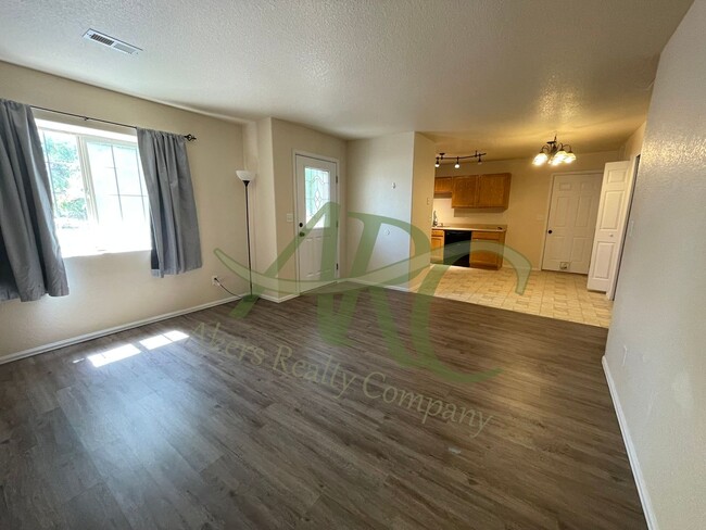Building Photo - 746 S Legend Ln