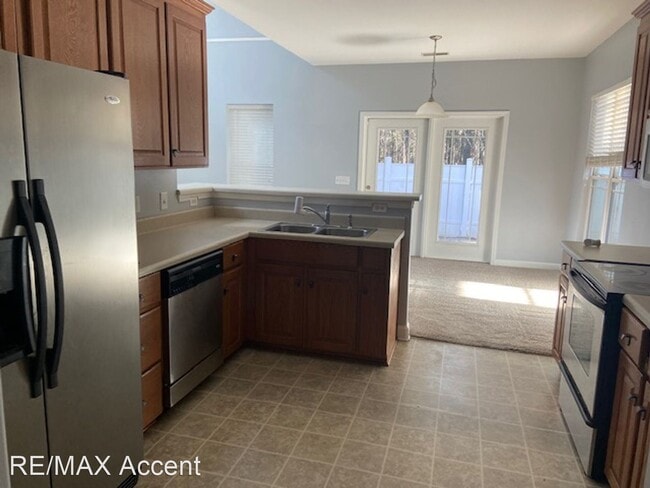 Building Photo - 3 br, 2.5 bath House - 640 Summer Hill Way