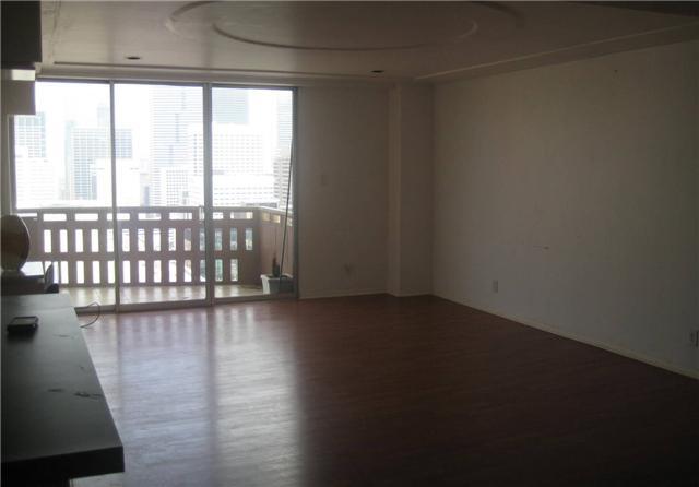 Building Photo - 2016 Main St