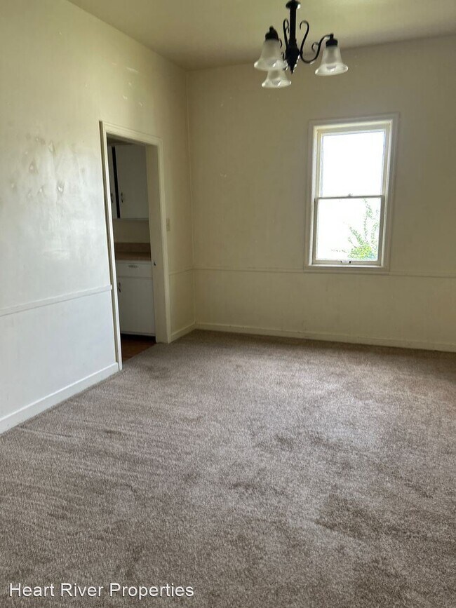 Building Photo - 2 br, 1.5 bath House - 257 5th St West