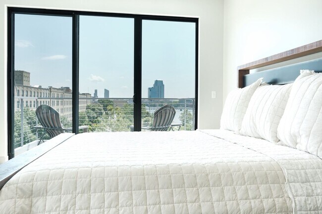 Building Photo - The Huron | One Bedroom