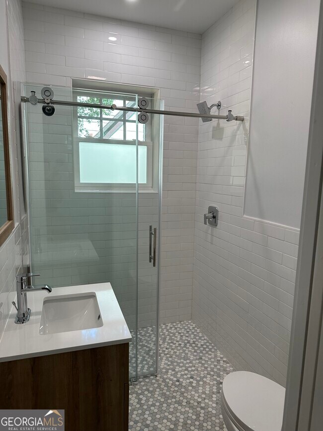 Foto del edificio - 1136 Lanier Blvd NE