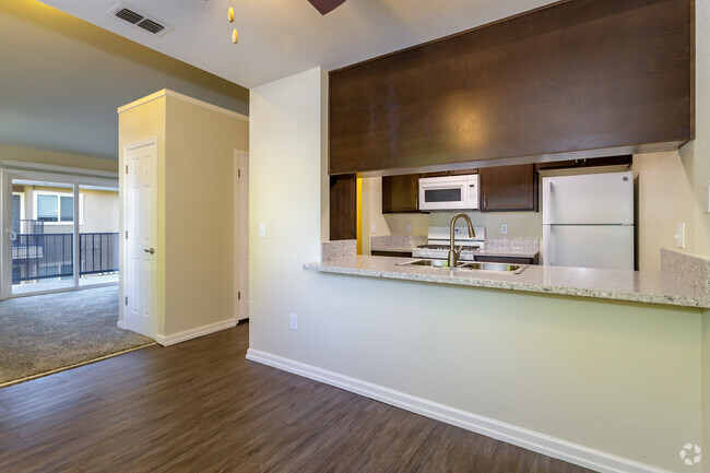 2BR, 1BA - 952SF - Heather Downs