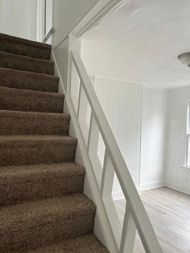 Building Photo - 2 bed 1 bath